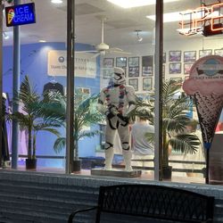 Justine's Ice Cream Parlour - The Star Wars decor was a great bonus !