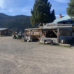 Sky Line Lodge - No parking in front!!! Read my signs!!!