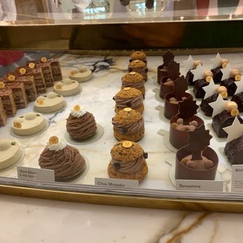 Pierre Hermé - Chocolatiers & Shops Near Me - Paris, 75 Pierre Hermé - Chocolatiers & Shops Near Me - Paris, 75