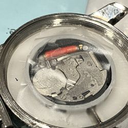 Howard's Jewelry Center - First pic of opened back leading to battery.
