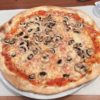 Dolce Vita - Pizza Funghi - etwas ungleich belegt. - Bars Near Me - Isny, BW Dolce Vita - Pizza Funghi - etwas ungleich belegt. - Bars Near Me - Isny, BW