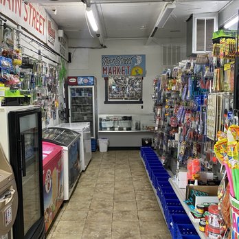 Main Street Market - the store's aisles - Grocery Near Me - Gustine, California