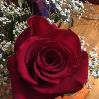 Crescenta Valley Flowers - Close up of the rose it looks fully bloomed but it has a lot of petals giving it an abundant look - Florists Near Me - La Crescenta, California