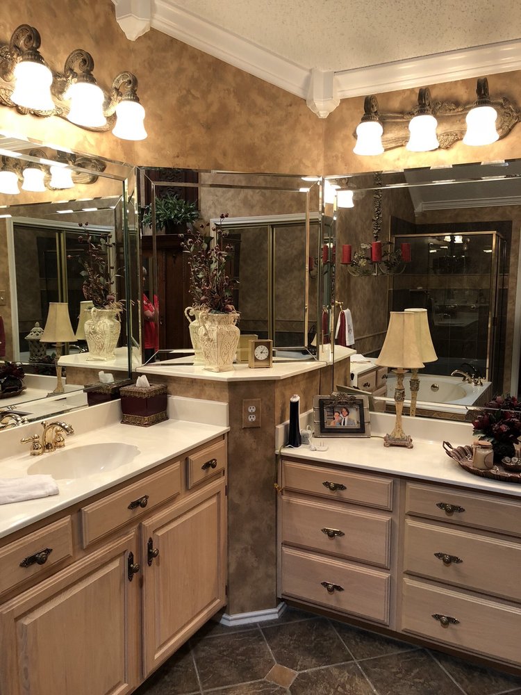 THE PAINTER CHICKS Updated October 2024 16 Photos McKinney, Texas