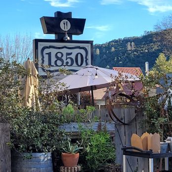 1850 Restaurant - Outside seating - American Near Me - Mariposa, California