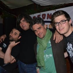Capannina - Un locale dive puoi mangiare bere divertirti con musica live e disco ! Serata cool il mercoledì