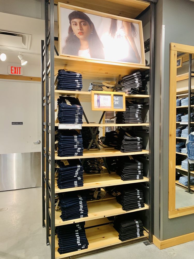 LEVI’S OUTLET STORE Updated September 2024 100 Premium Outlets Dr