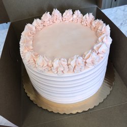 The Cupcake Queen - Strawberries & cream cake