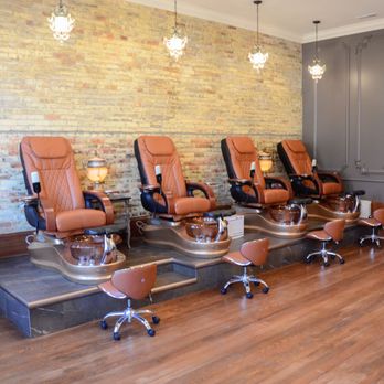 Mane Stage Salon - Hair Salons Near Me - Ionia, Michigan