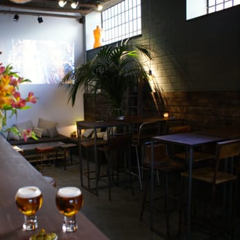 La Urbana - Sofá - Bars Near Me - A Coruña, C