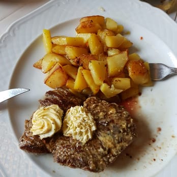 Restaurant Liesen Eiche - Rindersteak mit Bratkartoffeln - Restaurants Near Me - Moers, NW