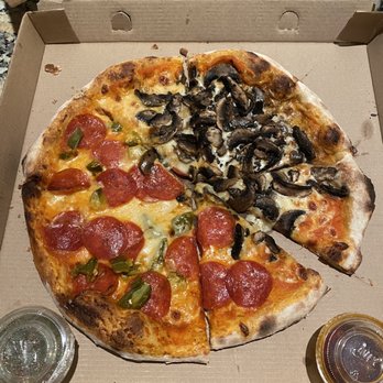 Florios - Florios: pizza with dipping sauce - Italian Near Me - Puerto Vallarta, JAL
