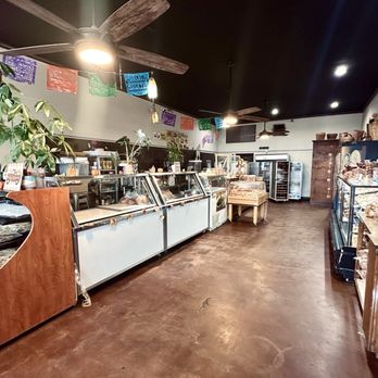 La Luna Bakery and Cafe - Full restaurant view - Bakeries Near Me - Fresno, California La Luna Bakery and Cafe - Full restaurant view - Bakeries Near Me - Fresno, California