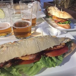 Bar Barcelona - Bocadillo BCN!! Super rico! Bacon, mayonesa, queso, lechuga y lomo!!! Buenisimo!