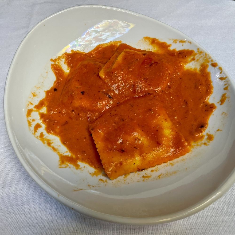 Pellicci's - Cheese Ravioli with Vodka Sauce - Italian Near Me - Stamford, Connecticut
