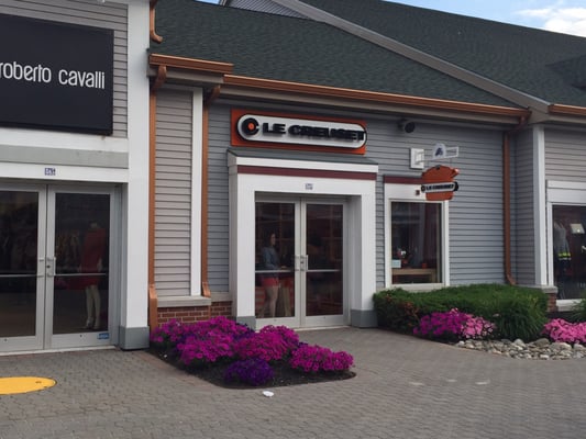 Le Creuset Outlet Store by null