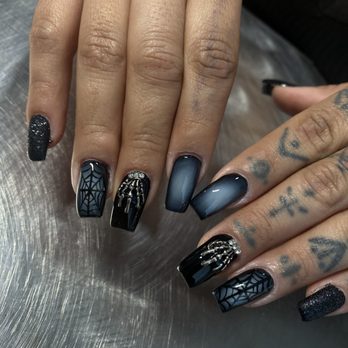 Leslie Does Nails - Aura spooky nails - Nail Technicians Near Me - North Las Vegas, Nevada