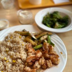 Little Ari's Japanese Kitchen - Appetizer Shrimp Entree with a side of broccoli.