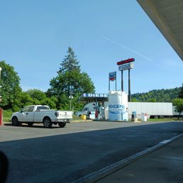 a white truck parked in a parking lot a white truck parked in a parking lot