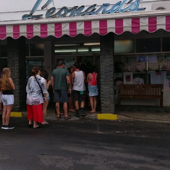 Leonard's Bakery - Front - Bakeries Near Me - Honolulu, Hawaii Leonard's Bakery - Front - Bakeries Near Me - Honolulu, Hawaii