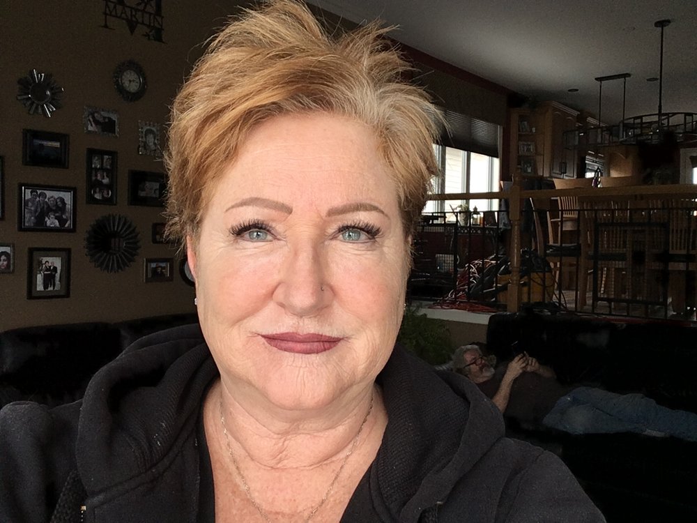 Sonu's Beauty n Makeup Studio Logo