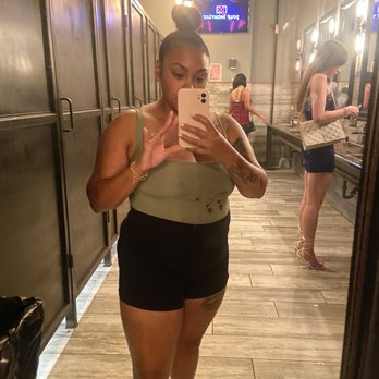 Pour Behavior - Bathroom flic - New American Near Me - Houston, Texas Pour Behavior - Bathroom flic - New American Near Me - Houston, Texas