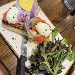 Salmon bennny with avocado + hollandaise on side