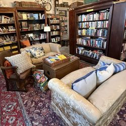 Cool Stuff Vintage - Library with comforting vibes