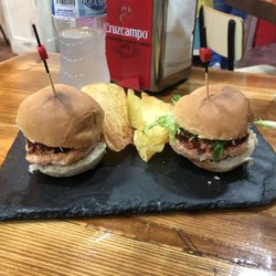 Las Martirio - Hamburguesita de Salmon (salmon sliders)