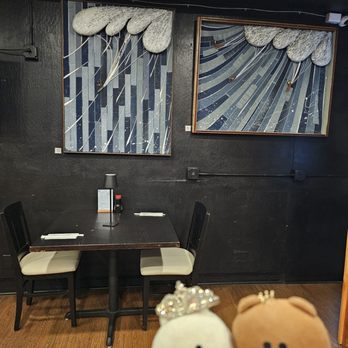 Izakaya Mitch's - Artwork on the walls - Izakaya Near Me - Honolulu, Hawaii Izakaya Mitch's - Artwork on the walls - Izakaya Near Me - Honolulu, Hawaii