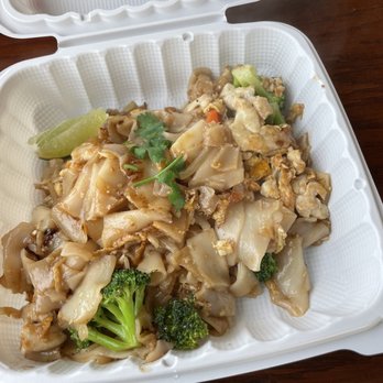 101 Thai Way - Pad see ew - Thai Near Me - Cloverdale, California