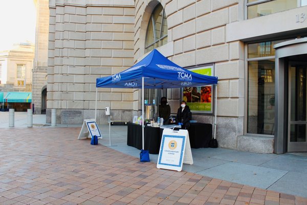 Ronald Reagan Building and International Trade Center Food Court by null