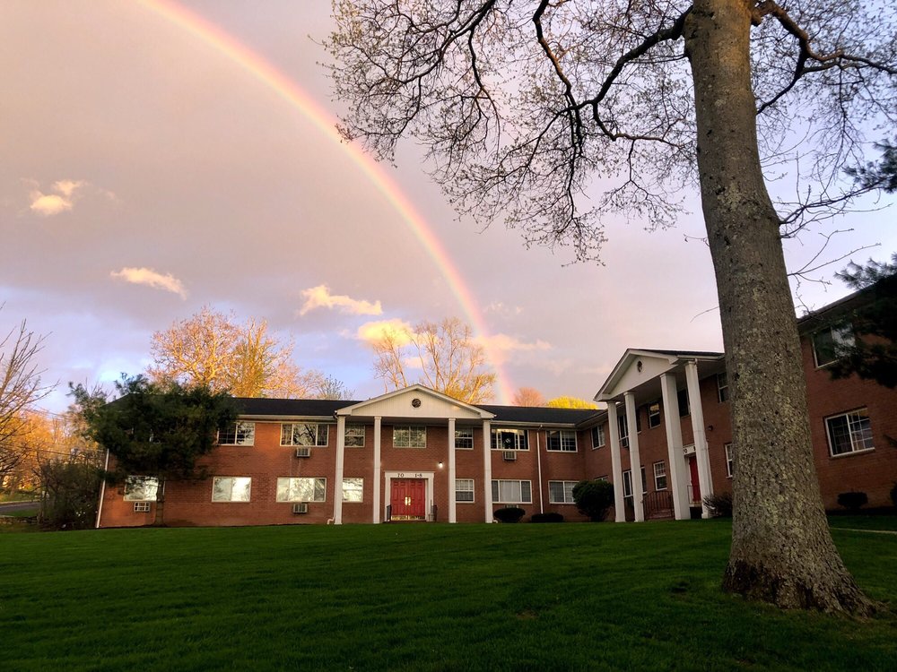 CARRIAGE HILL APARTMENTS Updated August 2024 200 Woodhills Dr