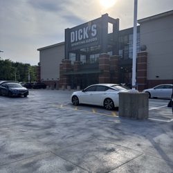 DICK'S Sporting Goods