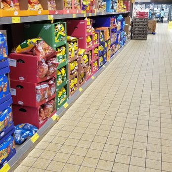ALDI - a grocery store aisle filled with snacks - Grocery Near Me - Memphis, Tennessee