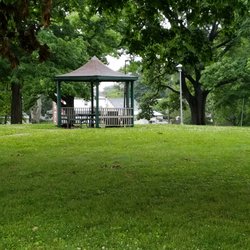 Swicker Park - small shelter in the middle