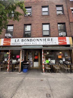 La Bonbonniere by null