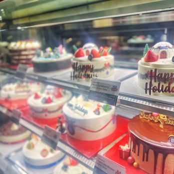 Paris Baguette - Festive holiday cakes | IG @moniquedao - Bakeries Near Me - Fullerton, California