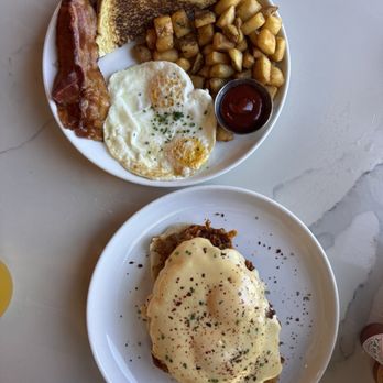 Bull And Bowl - Chicken Benedict and Waterloo - American Near Me - Austin, Texas Bull And Bowl - Chicken Benedict and Waterloo - American Near Me - Austin, Texas