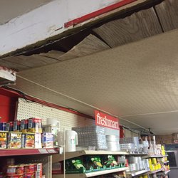 Freshmart - Place is dirty and falling apart.