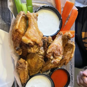 brews - A Taphouse and Gourmet Burger Joint - Eddies wings w lemon pepper - Burgers Near Me - Gilbert, Arizona brews - A Taphouse and Gourmet Burger Joint - Eddies wings w lemon pepper - Burgers Near Me - Gilbert, Arizona