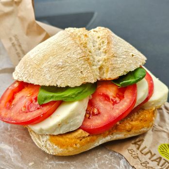 Alnatura - Caprese-Brötchen von der Bäckertheke - Organic Stores Near Me - Eschborn, HE