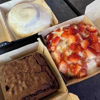 Cinnaholic - OG roll, custom order with crème brûlée frosting, strawberry jam and fresh strawberries, and a brownie - Bakeries Near Me - Houston, Texas Cinnaholic - OG roll, custom order with crème brûlée frosting, strawberry jam and fresh strawberries, and a brownie - Bakeries Near Me - Houston, Texas