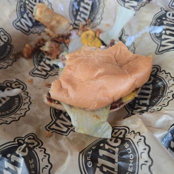 Willie's Grill & Icehouse - Eaten cheeseburger - Burgers Near Me - New Braunfels, Texas