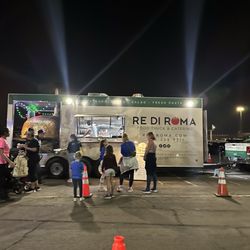 Re Di Roma Wood Fired Pizza Food Truck - So clean and presentable!