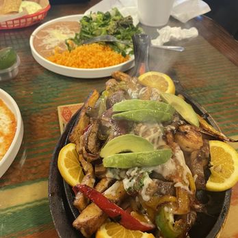 Taqueria Manteca - Hot sizzling fajita platter with shrimp - Mexican Near Me - Manteca, California Taqueria Manteca - Hot sizzling fajita platter with shrimp - Mexican Near Me - Manteca, California