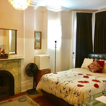 Comfy Guest House - Room, Queen bed & Private washroom - Bed & Breakfast Near Me - Toronto, Ontario