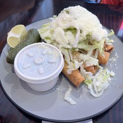 Birrieria Esquivel - Chicken Flautas