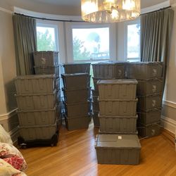 ZippGo Moving Boxes - Packed crates stack easily on top of each other.