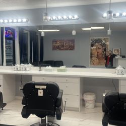 Unique Beauty Salon - Service area clean and comfortable